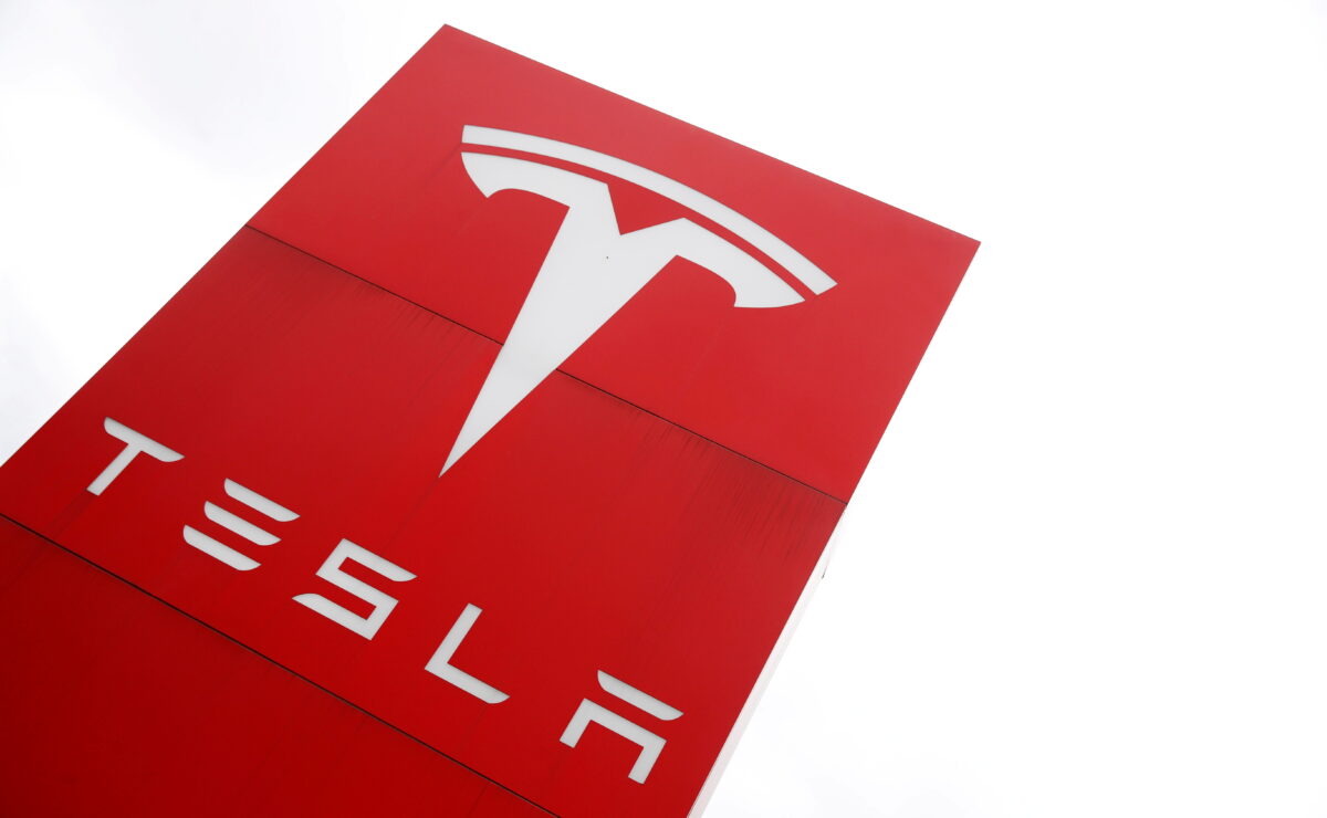 Tesla Reports Record 5.9 Million Job Applications in 2023