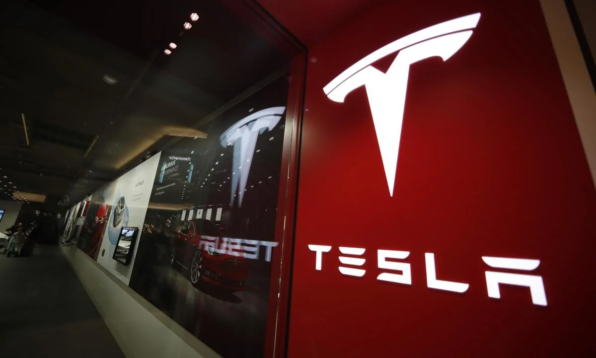 Analysts Update Tesla Ratings After Disappointing Robotaxi Unveiling